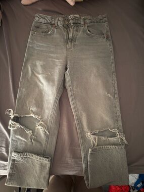 ZARA Grey Distressed Straight Leg Jeans – Mid Rise Denim Size 26